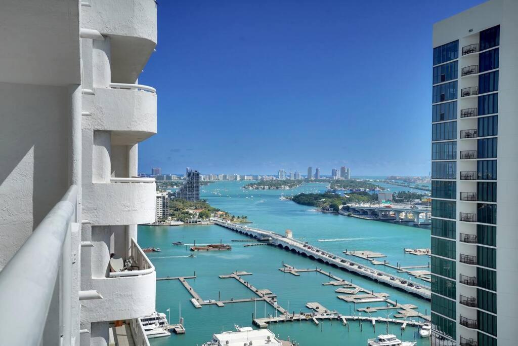 Visions! Water And Skyline Views! Brand New Appartamento *