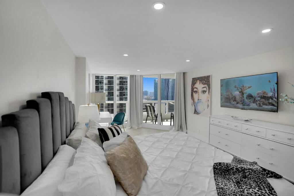 Visions! Water And Skyline Views! Brand New Appartamento *